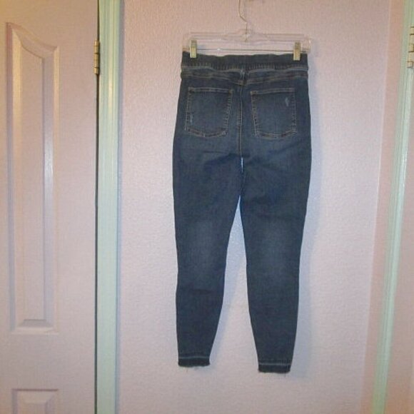 Spanx DISTRESSED Jean-ish Size M JEANS Pull On POCKETS Ankle STRETCH Fringe 1 - Picture 8 of 12
